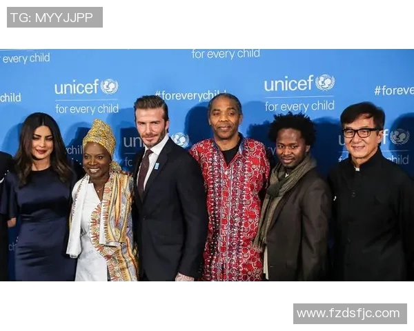 成龙与足球明星亲密互动精彩瞬间视频分享让你大开眼界